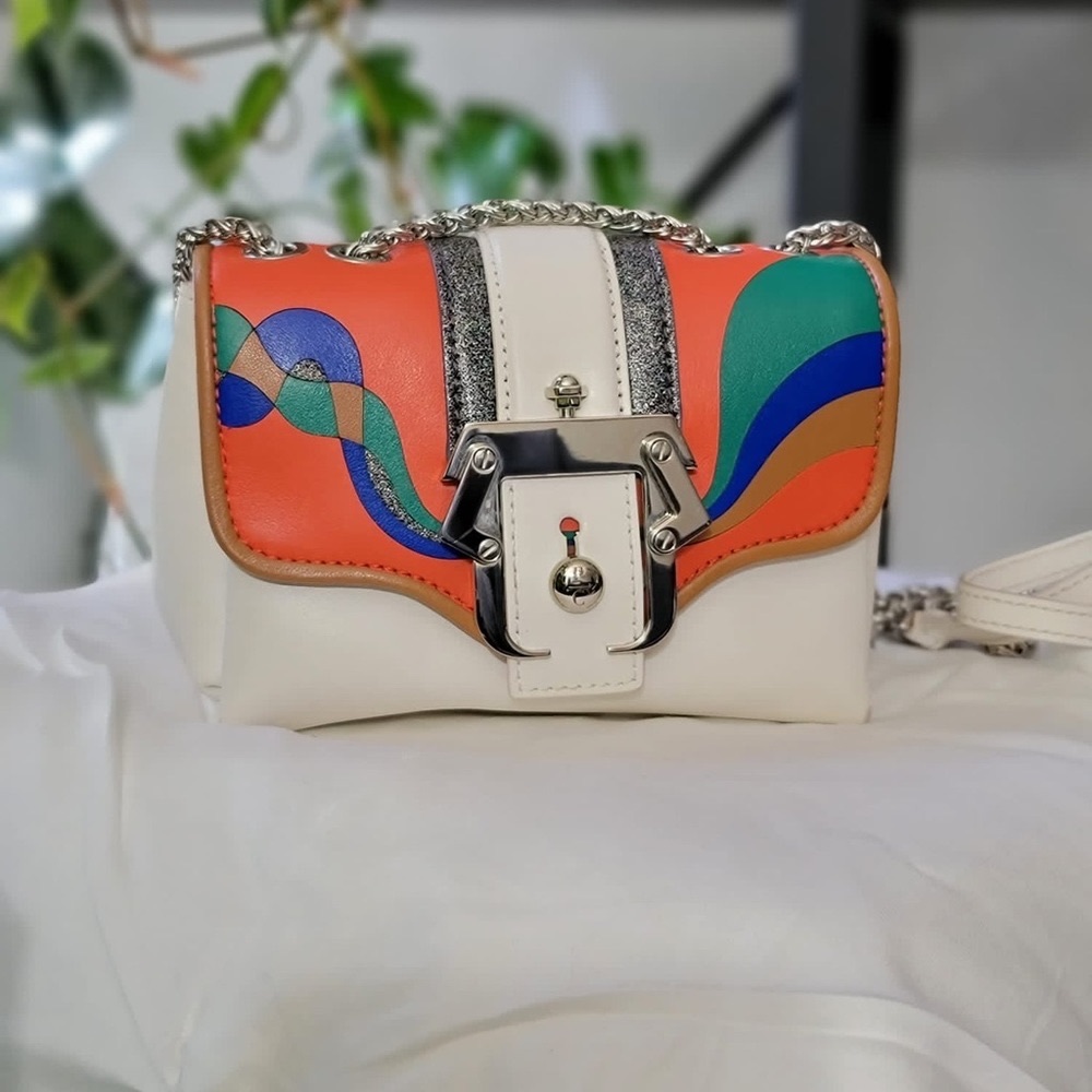 Mini cross body bad, fun color, and easy for a night out on the town.